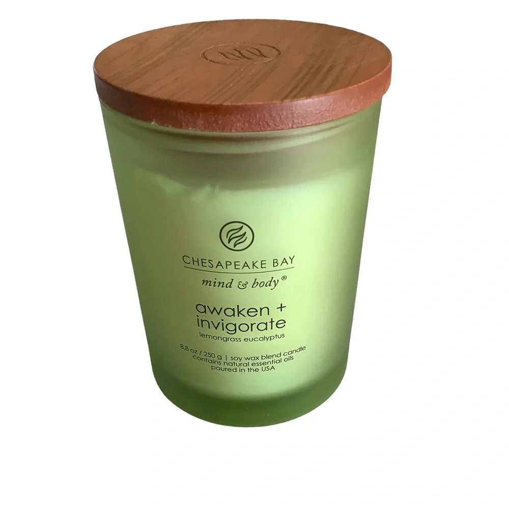 Cheasapeake bay awaken+ invigorate lemongrass eucalyptus soy candle 8.8 oz
